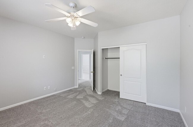 Building Photo - 3565 E Vaughn Ct