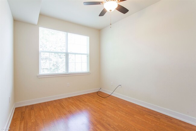 Building Photo - 2 br, 1 bath Triplex - 1405 N SYDENHAM ST ...