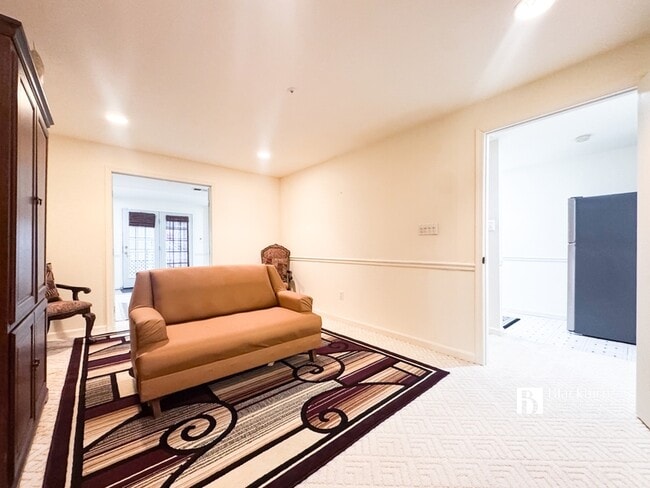 Building Photo - 1706 Poling Ave