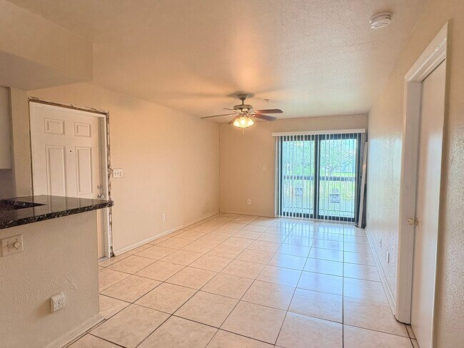 Building Photo - 2937 Winkler Ave