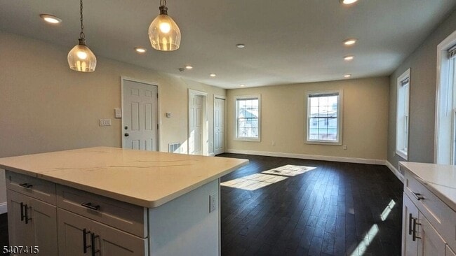 Building Photo - 7 Maple St