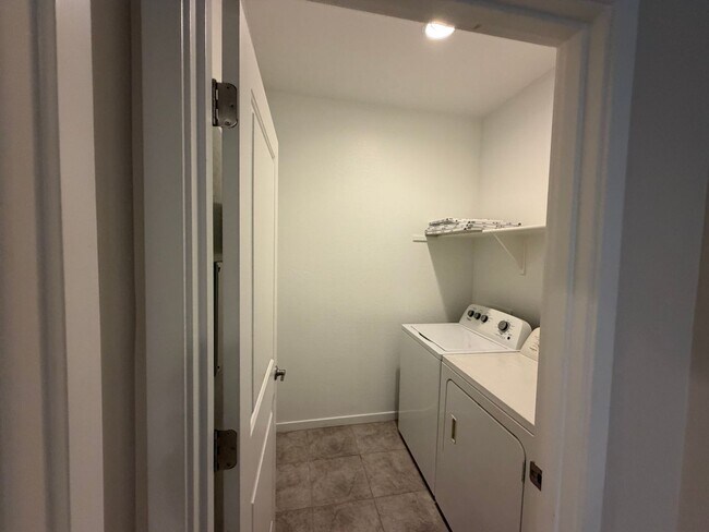 Building Photo - 36987 N Sidewinder Dr