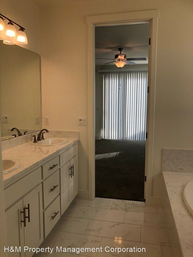 Building Photo - 3 br, 2 bath House - 1641 Castlerock Drive