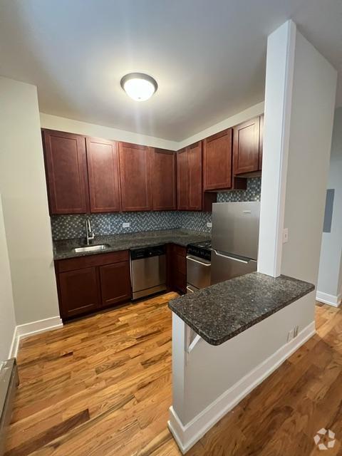 Building Photo - 1 bedroom in Chicago IL 60657
