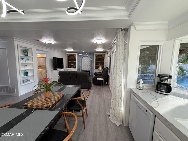 Building Photo - 379 S Greenway Ave