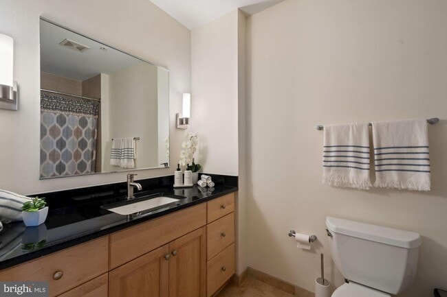 Building Photo - Incredible 11th Floor 2BR/2BA Condo (including reserved garage parking) in Vibrant Mount Vernon T...