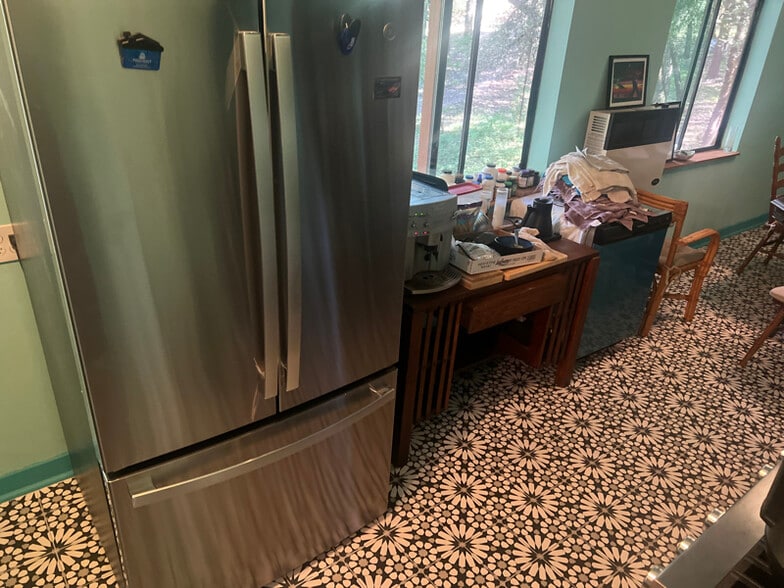 Building Photo - 18833 Rock Creek Rd