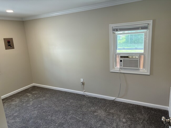 Building Photo - 1176 Horseshoe Pike