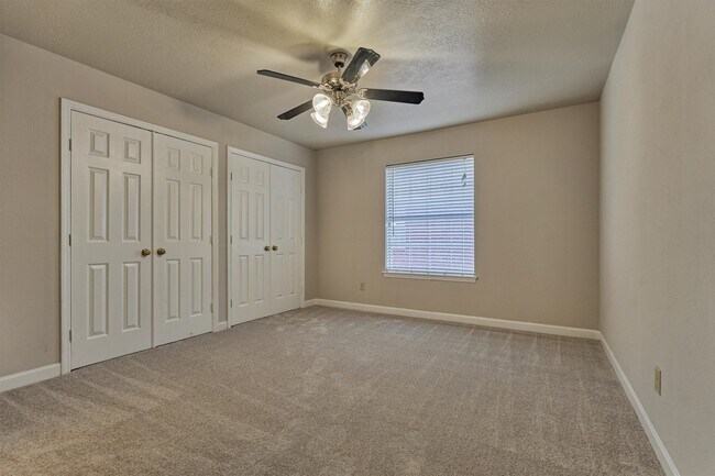 Building Photo - 15 W Stony End Pl