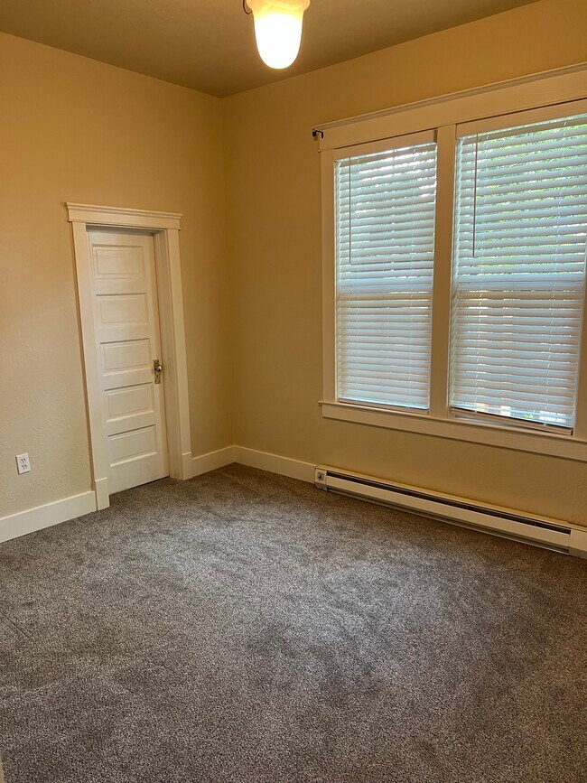 Bedroom 2 - 418 E Reid Ave