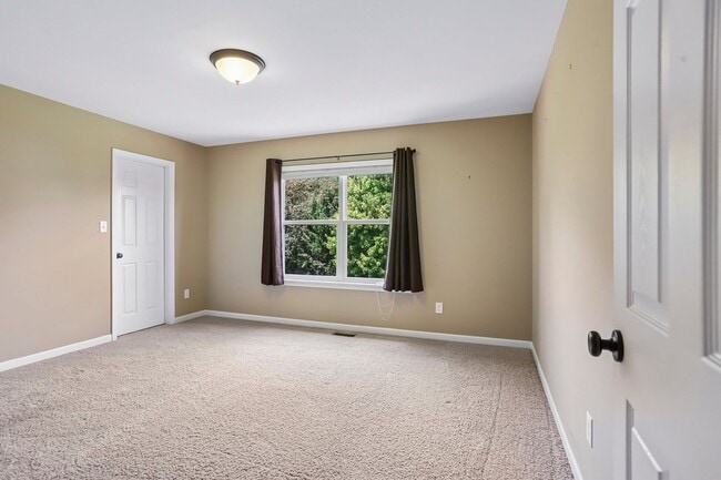 Building Photo - Executive Lease Opportunity - 4 Bed 3 Bath