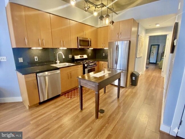 Building Photo - 2301 Champlain St NW