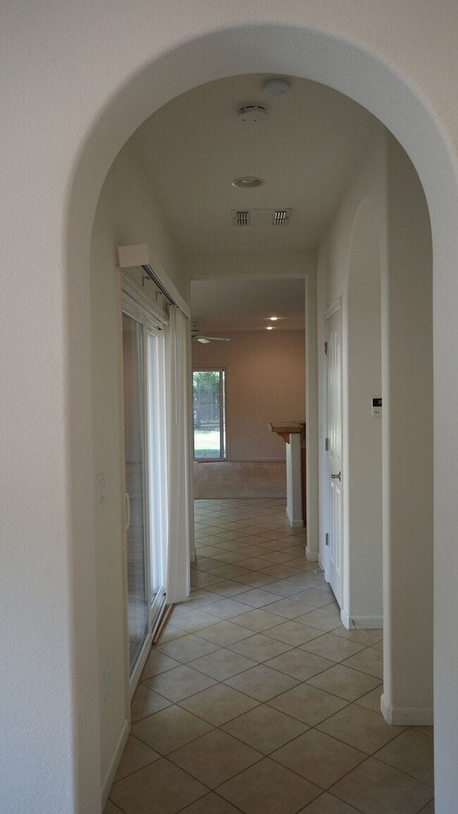 Building Photo - Spacious 3 bedroom 2 bath home in Rancho Cordova!!