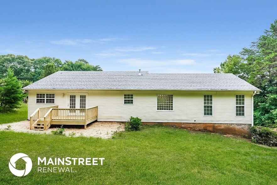 Building Photo - 425 Anderson Mountain Dr