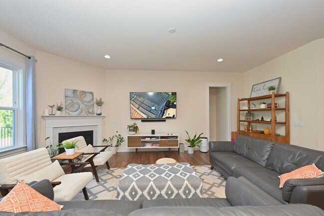 Building Photo - **EXECUTIVE HOME IN WILLIAMSON COUNTY WITH RARE WALK-OUT BASEMENT AND TONS OF STORAGE**