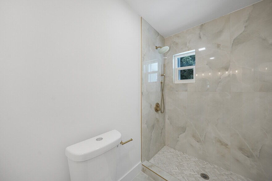 Building Photo - 27385 Voyageur Dr