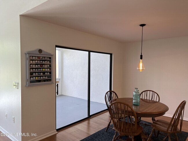 Building Photo - 7 Cove Rd