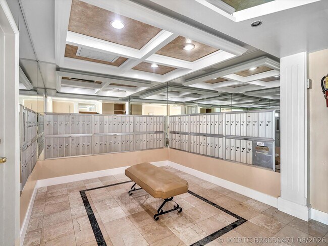Building Photo - 1410 S Ocean Dr