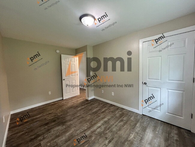 Building Photo - 2908 Oakdale Ave