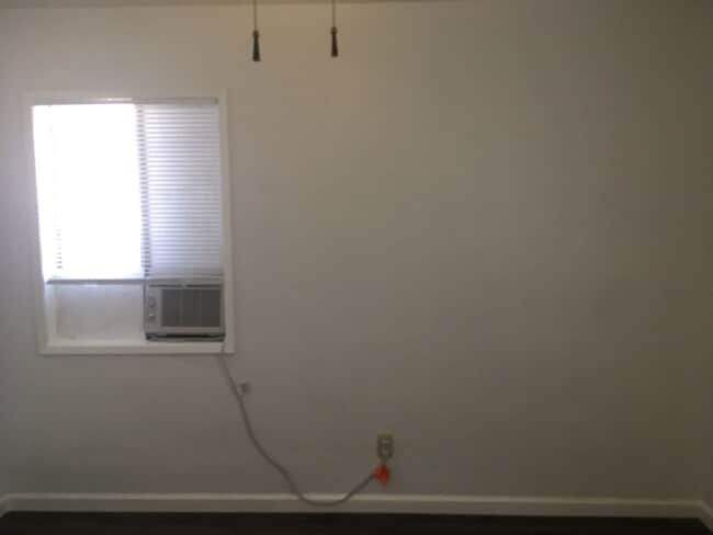 Building Photo - 2 Bedroom, 1 Bathroom Roseville Cottage for Lease.