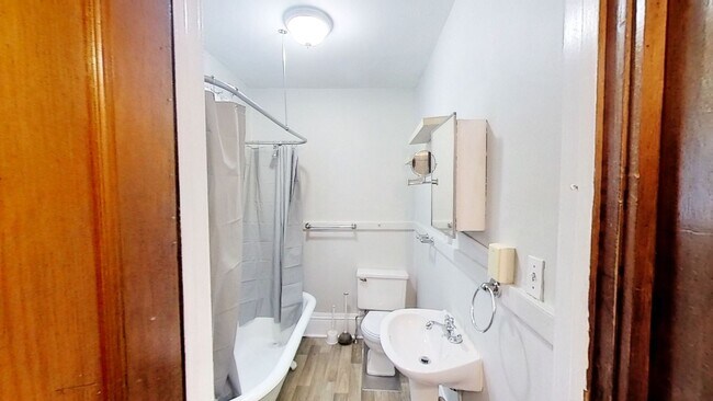 Building Photo - 583 Averill Ave