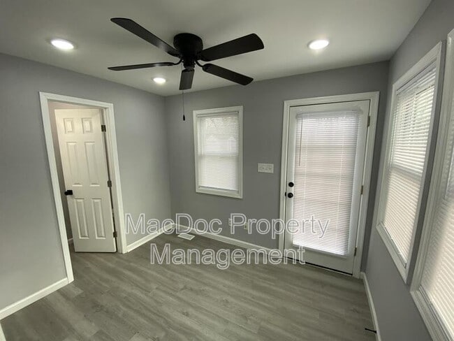 Building Photo - 210 Jett Dr