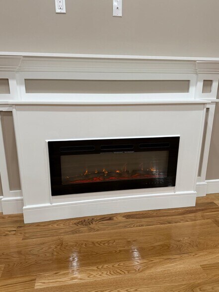 Building Photo - 13 Brook St