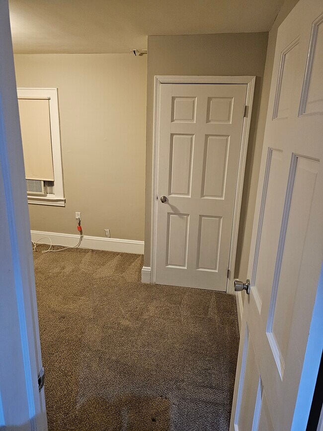 Building Photo - 28 Hartwell Pl