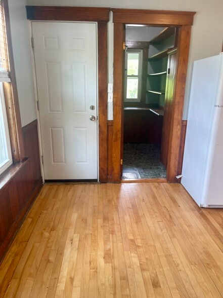 Kitchen - 348 Rollstone St