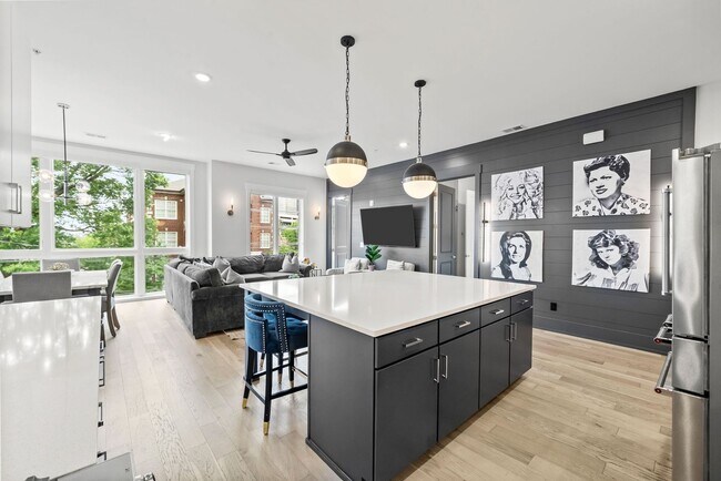 Building Photo - 119 Acklen Park Dr