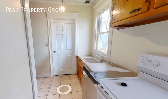 Building Photo - 2545 Vestry Ave