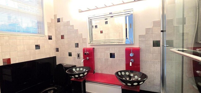 Building Photo - 661 Lake Wellington Dr