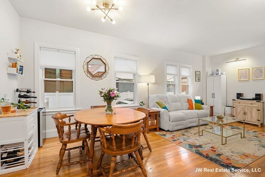 Building Photo - 6 Oakland St