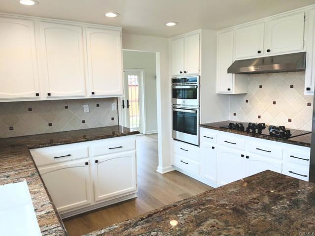 Building Photo - 1420 Tres Hermanas Way