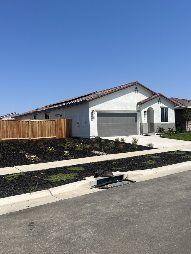 Building Photo - 1083 Camomile Dr