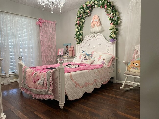 Building Photo - 14227 Sandfield Dr