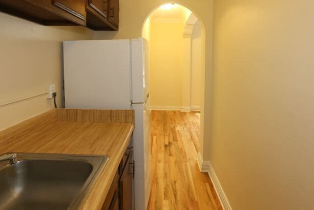 Building Photo - 430 W Roscoe St