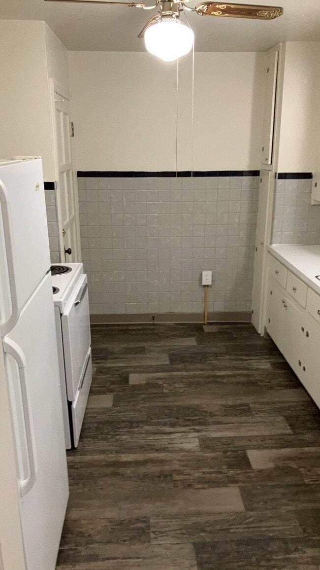 Building Photo - 1076 Sherwood Dr