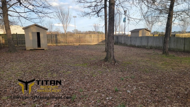 Building Photo - 3 bed/ 2 bath home by Benton River Center