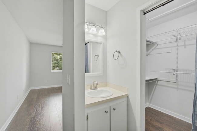 Building Photo - 2741 Jobee Dr