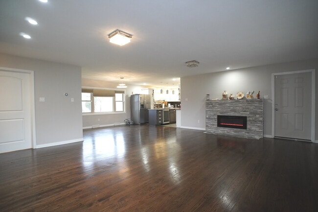 Building Photo - 6092 Cleveland St