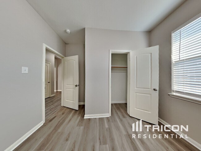 Building Photo - 1502 Tulip Ln