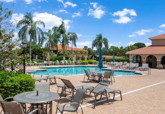 Building Photo - Chic 2BR Condo in Prime North Naples Locat...