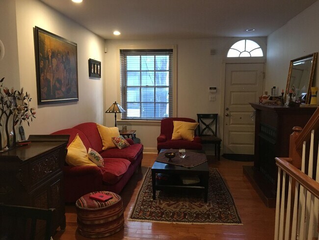 Building Photo - 215 S Quince St