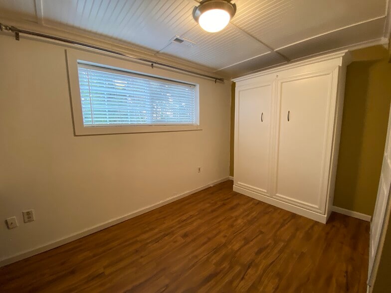 Building Photo - 15007 NE 12th St