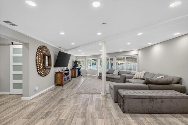 Building Photo - 1570 NE 30th Pl