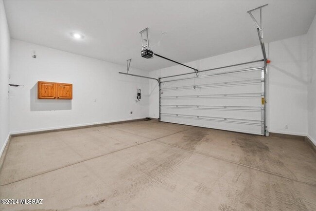 Building Photo - 10623 N Iron Peak Dr
