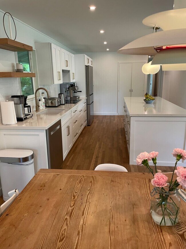 Building Photo - Fully Fully Furnished Lanikai Beach Oasis ...