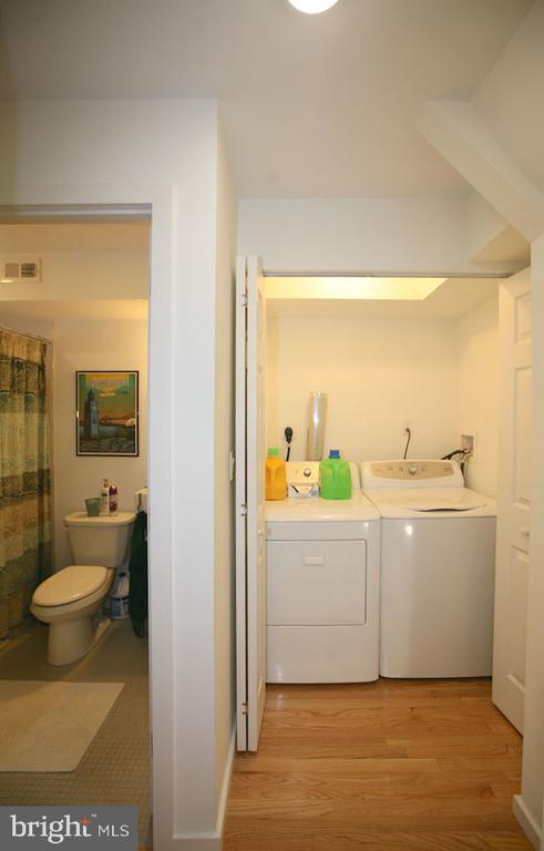 Building Photo - 209 W Wildey St