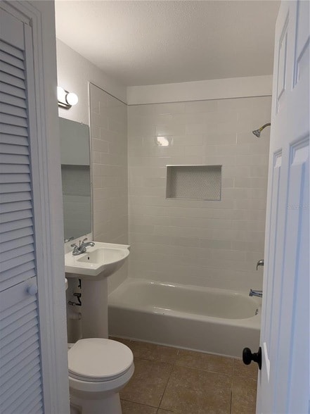 Building Photo - 1702 W Dempsey Ave